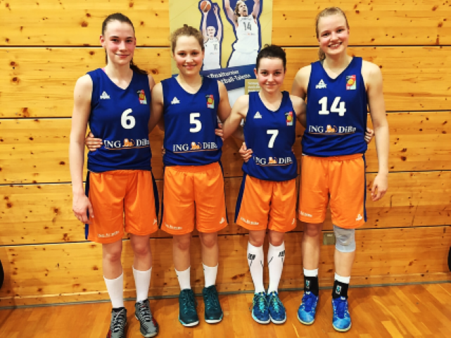 Julia Förner (Nr. 6), Kim Siebert (Nr. 5), Jana Barth (Nr. 7) und Magdalena Landwehr (Nr. 14)
