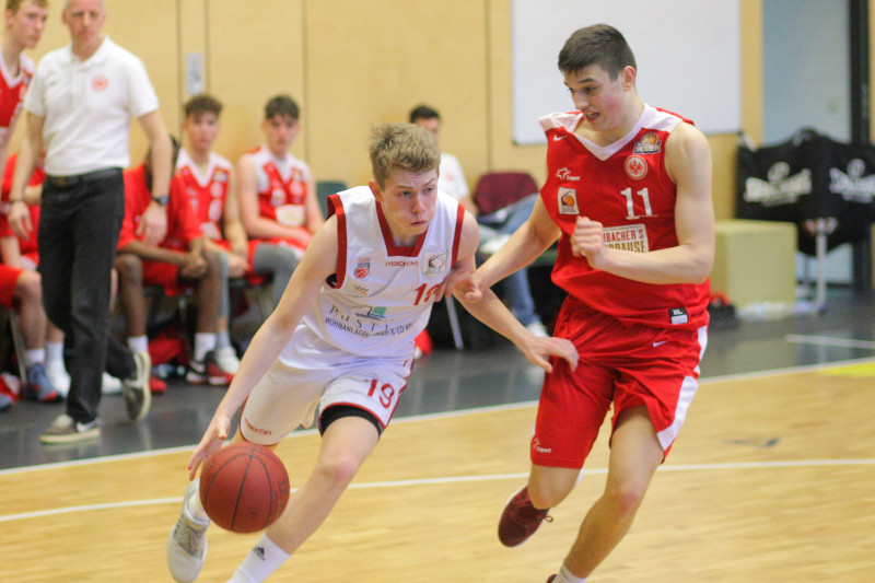 Finn Nowak (weißes Trikot, Regnitztal Baskets/JBBL), Copyright: Brose Bamberg Youngsters