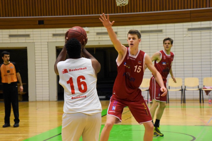 Andreas Nicklaus (rotes Trikot, Regnitztal Baskets/Regio2), Copyright: Brose Bamberg Youngsters