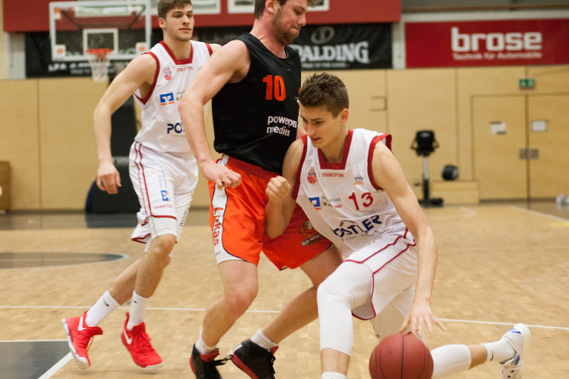 Henri Drell (weißes Trikot, Regnitztal Baskets/Regio2), Copyright: Brose Bamberg Youngsters